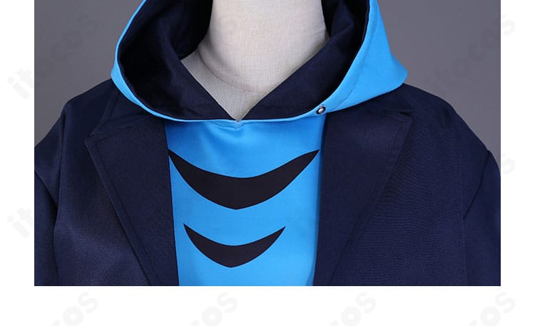 麻中 蓬 コスプレの上衣ネックライン刺繍ディテール。襟元の意匠とステッチを拡大し、質感の良さを表現。