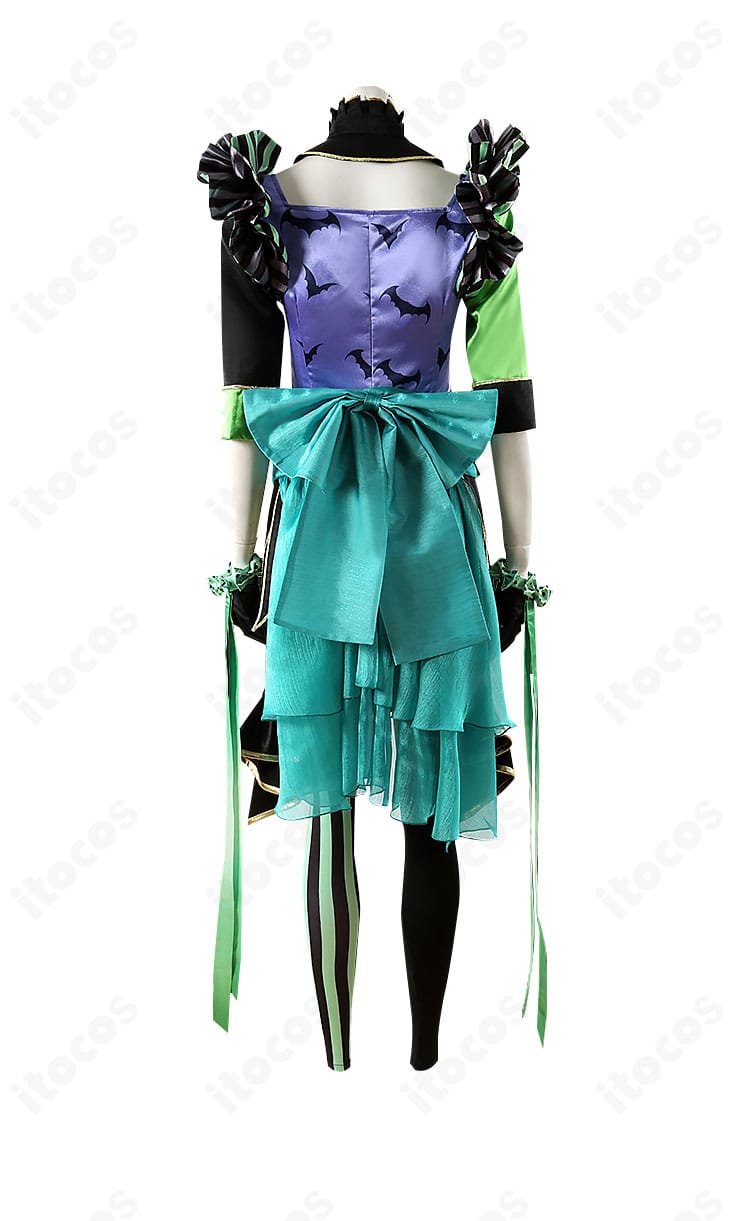 リリア・ヴァンルージュ プレイフル・ドレス コスプレ衣装の背面デザイン。腰の大きなリボンとレイヤードのバランスがイベント映えする仕上がり。