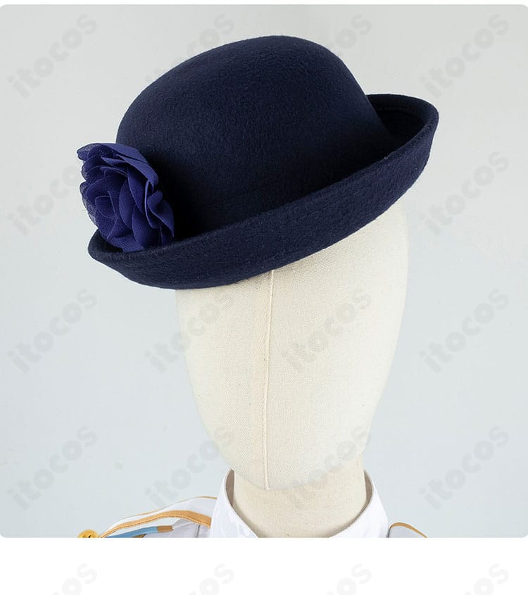 帽子のクローズアップ。シンボルリボン付きキャップを高再現で仕上げたアクセサリー。