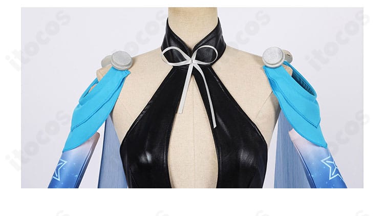 メリル衣装 首元リボン装飾のクローズアップ。結びの形状と装飾パーツの質感がわかる。