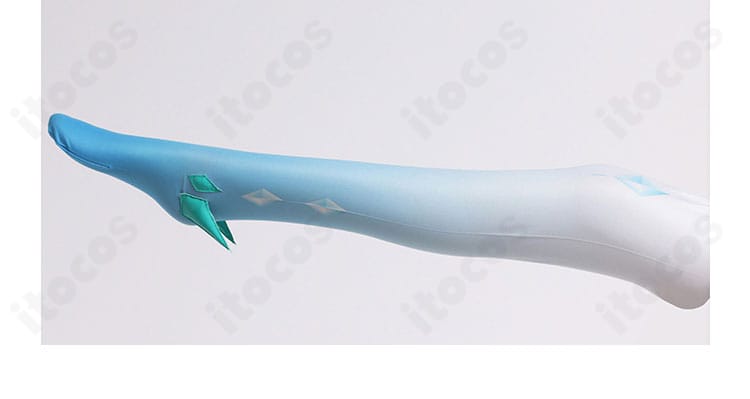 メリル衣装 パンツ部分の装飾詳細。動きやすさとデザイン性を両立させた仕様を示す。