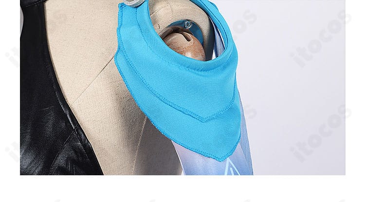 メリル衣装 肩飾りのディテール。エッジの造形と取り付け位置が確認できるアップ。