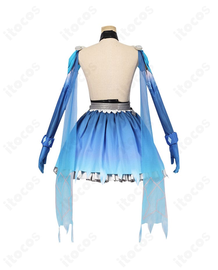 幻塔 メリル衣装 背面。背中のラインとベルトの収まり、スカートのレイヤー構成など後ろ姿のディテール。