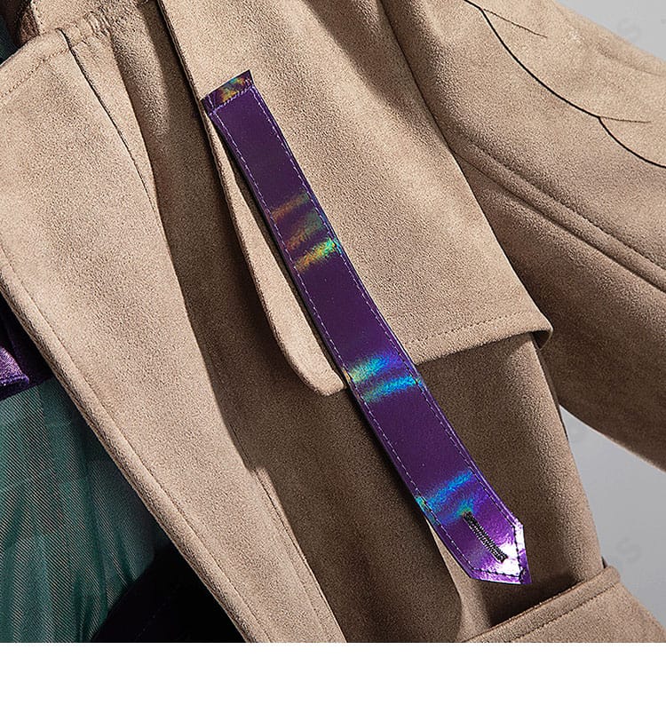 コート胸元の装飾ディテール。エナー・アールウェット秋服コスプレのデザイン性を強調するクローズアップ。