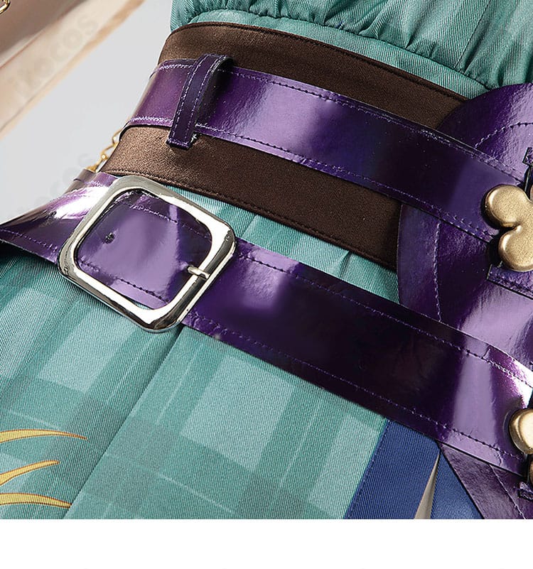 ウエストベルトの近接画像。バックルやステッチの仕上げを確認できるディテール。