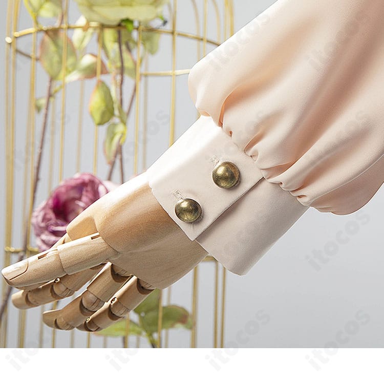 インナースカート袖部分の細部。縁取りや縫製の丁寧さを示すクローズアップ。