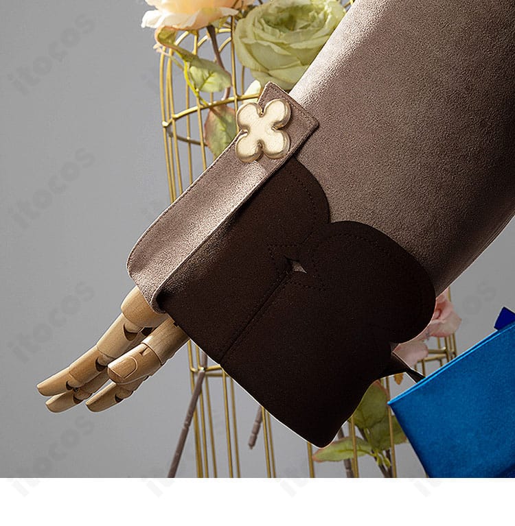 袖口装飾の細部。エナー・アールウェット秋服コスプレのカフスデザインと縫製を確認できる画像。