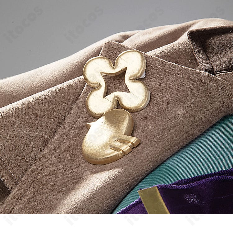 エナー・アールウェット秋服コスプレの右襟装飾。精緻な刺繍やパーツ配置が見えるクローズアップ。