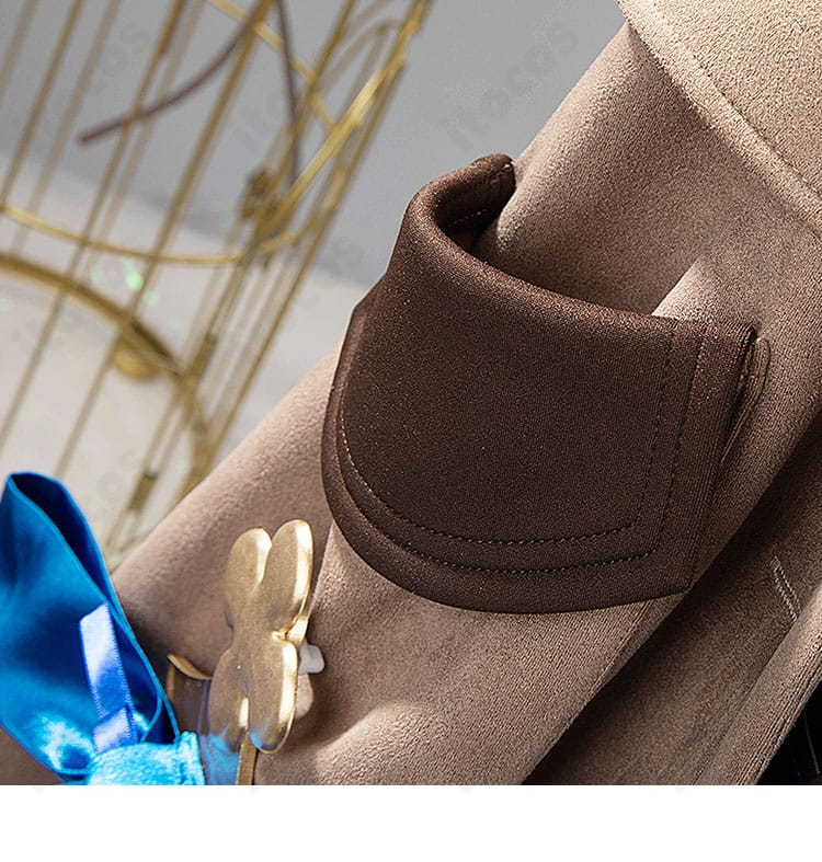 ポケット周りの細部。エナー・アールウェット秋服コスプレの実用性と装飾を示す画像。