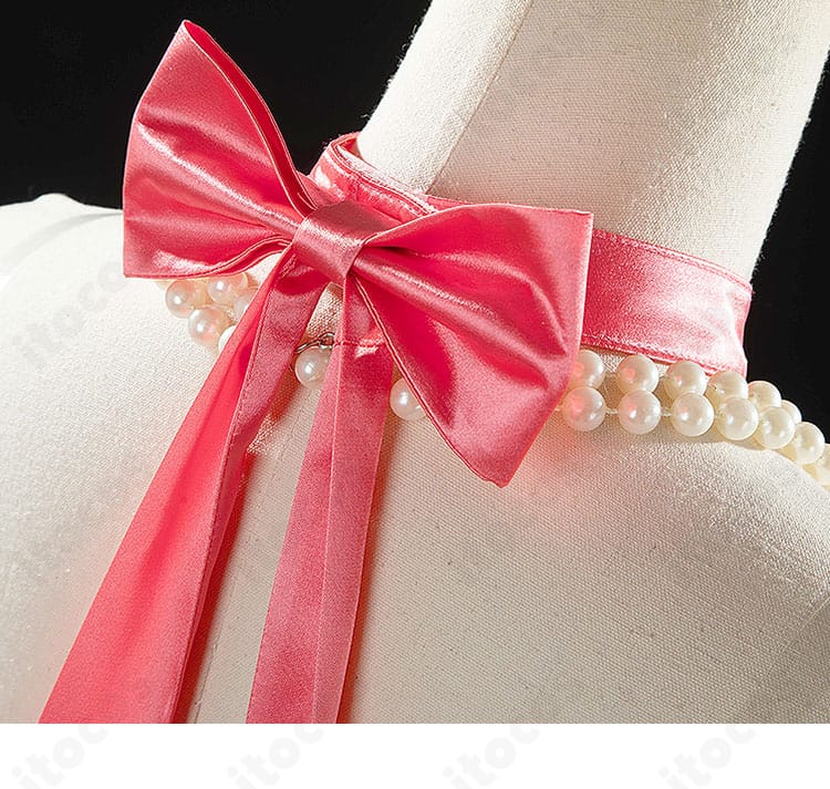 首元アクセサリーの拡大画像。Fleur Enneigée特有の上品なモチーフと配置バランスを紹介。