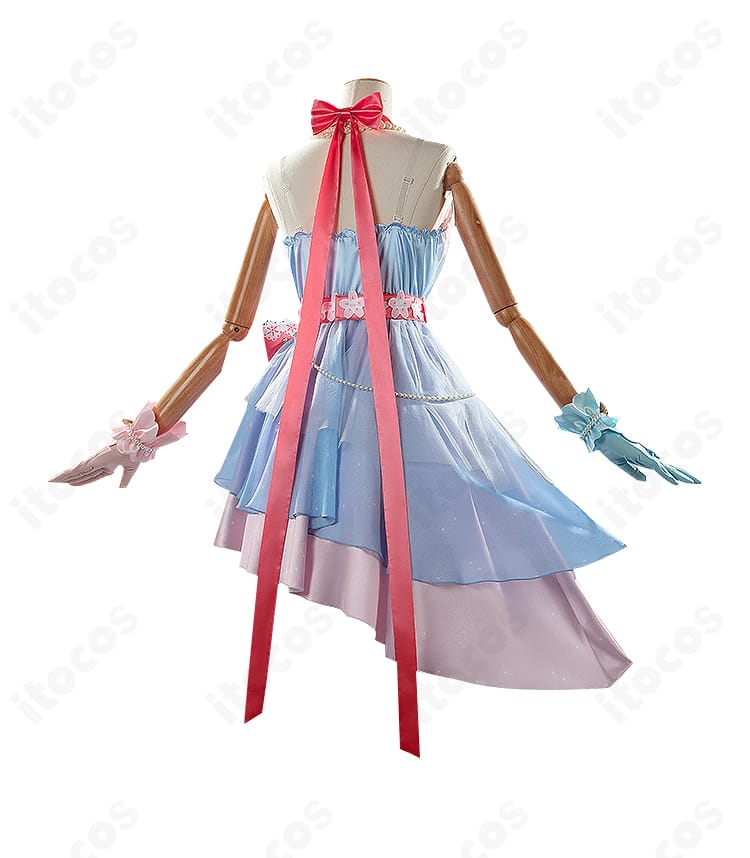 サクラチヨノオー Fleur Enneigée コスプレ衣装の背面。大きな蝶結びと背面ライン、ヘムの重なりを360度でチェック。