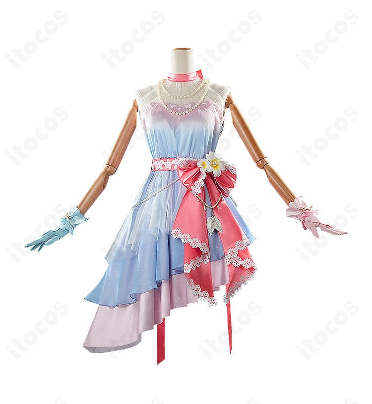 ウマ娘 プリティーダービー サクラチヨノオー Fleur Enneigée コスプレ衣装の正面全身。ワンピースと装飾の再現度を確認できる画像。