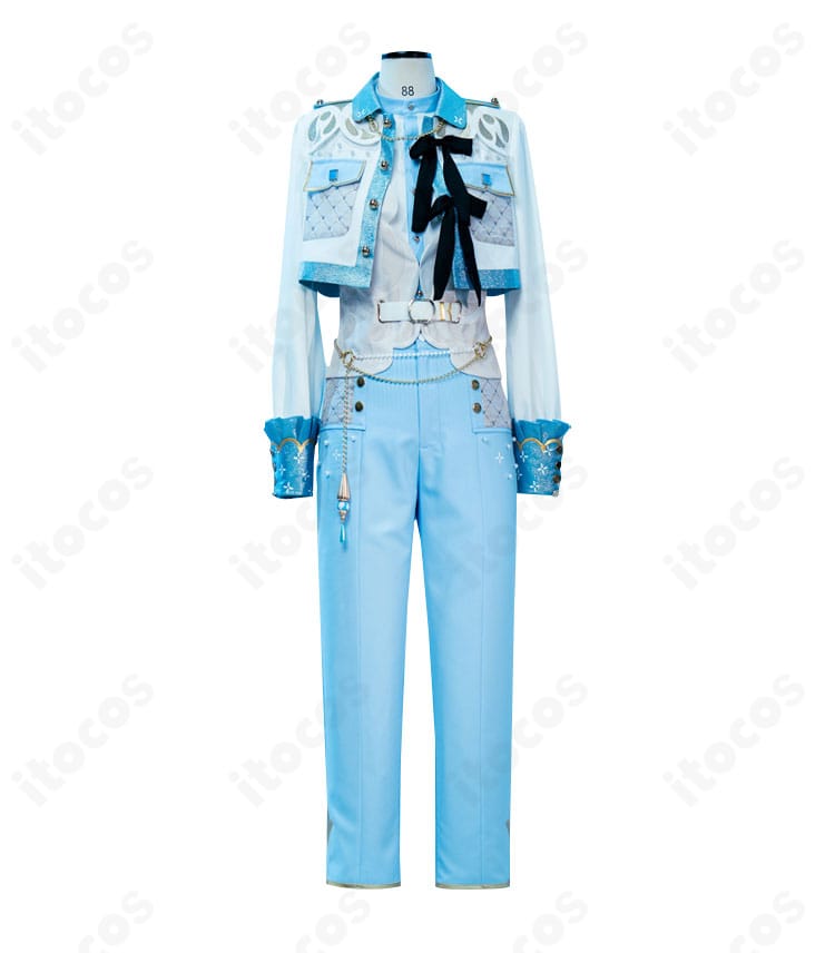 fine『TRIP』コスプレ衣装の側面ディテール。コートとベストの重なりと装飾のバランスを確認できる写真