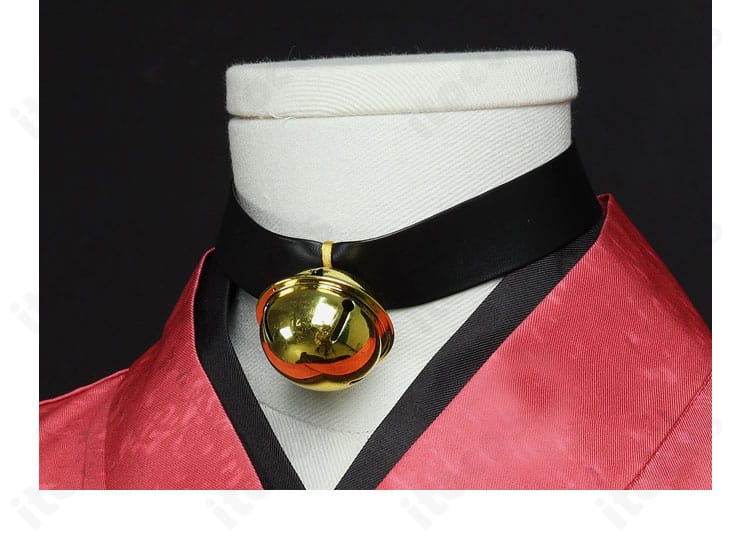 ハイキュー!! 孤爪研磨コスプレ衣装 首元装飾のアップ。アクセントパーツでキャラクター性を強調