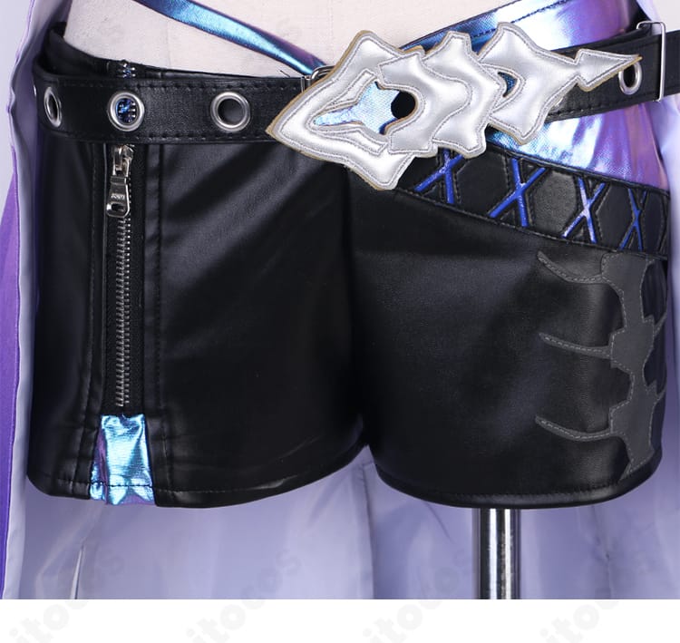 崩壊：スターレイル 黄泉（アケロン） コスプレ衣装のパンツ前面の装飾。脚のラインを整える意匠と配色のコントラストを示す画像。