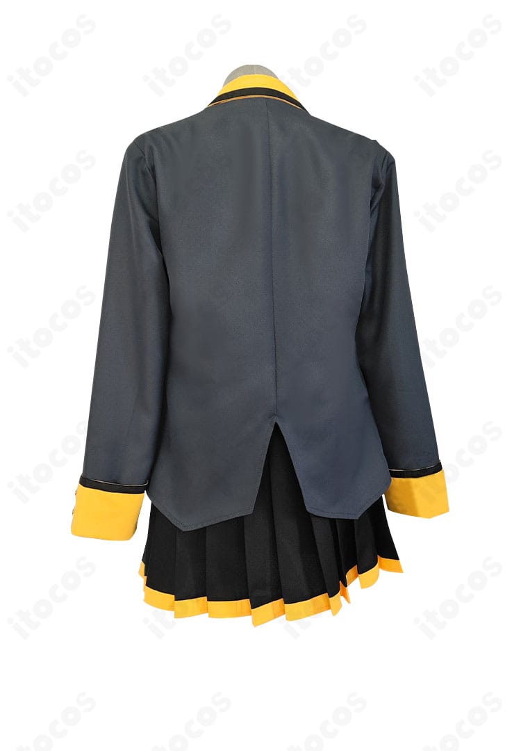 プロセカ 天馬咲希 制服風コスプレの背面。ジャケットの背中のシェイプとスカートの広がりを再現した後ろ姿