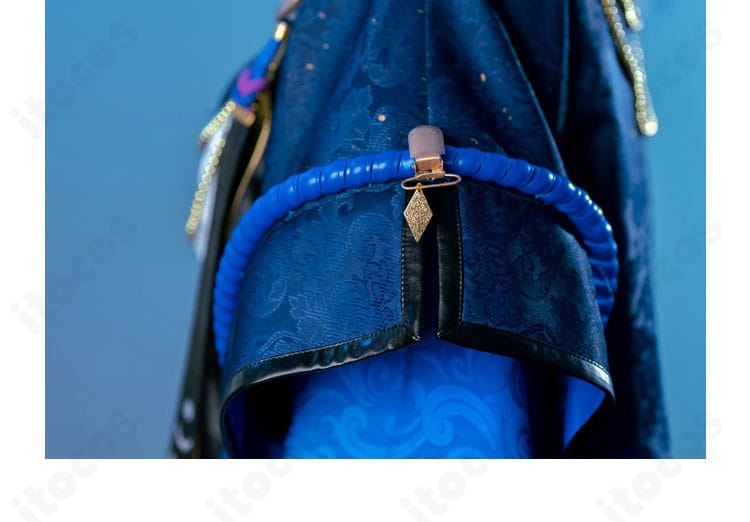 天城燐音・深海奏汰・巴日和 衣装の青いリング装飾｜両肩サイドの意匠を拡大表示