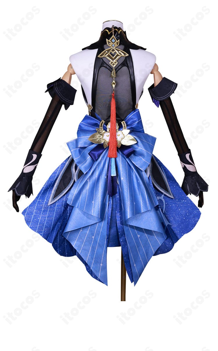 原神 甘雨「玄玉瑶芳」コスプレ衣装の背面デザイン。蝶形オーナメントとシルエットの再現度が分かる