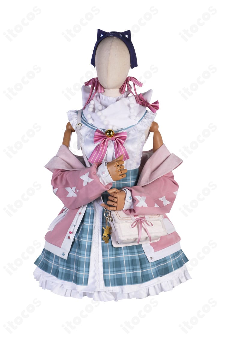 ミリー・パフェの冬服コスプレ衣装正面。胸元の鈴と蝶結び、エプロンを備えた可愛らしいフルセットの全景