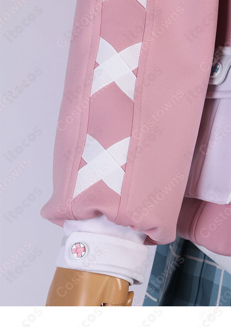 ミリー・パフェ冬服コスプレの袖口ディテール。カフス装飾がエレガントで写真映え