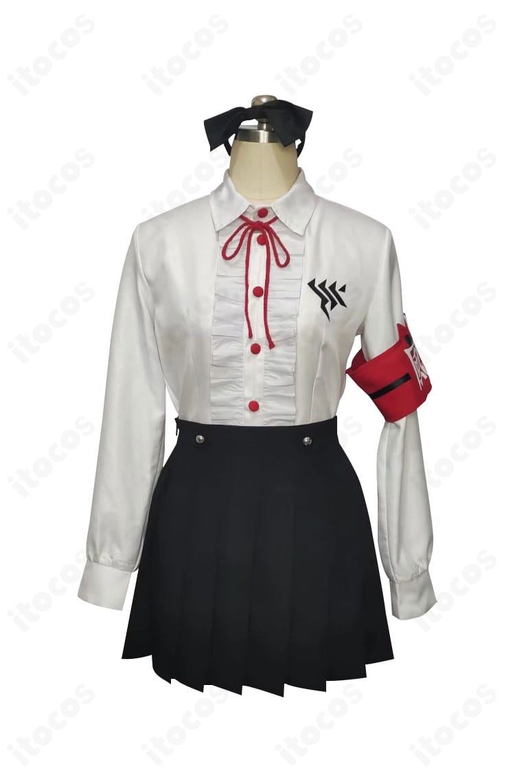 ブルーアーカイブ 火宮チナツのゲヘナ学園制服コスプレ正面。髪飾りや腕章まで揃えた高再現セットで、イベント・撮影に適した端正なシルエット。