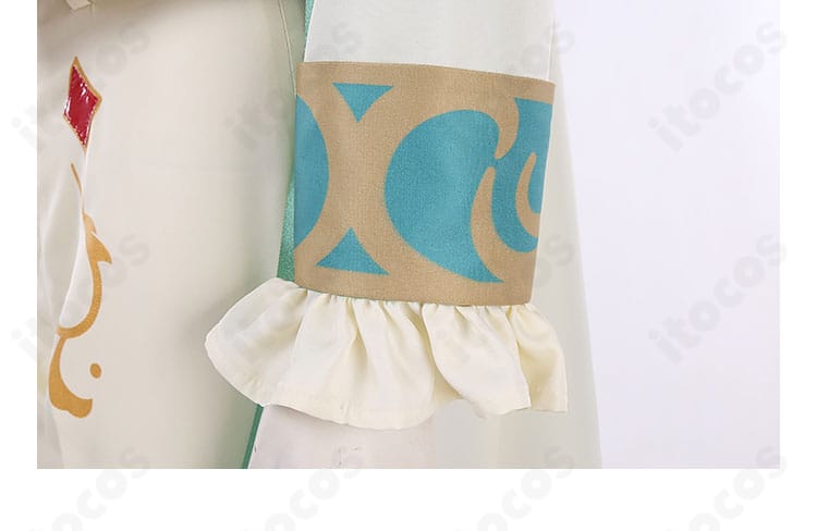 袖口の装飾ディテール。刺繍や装飾テープの仕上がりが見える近景