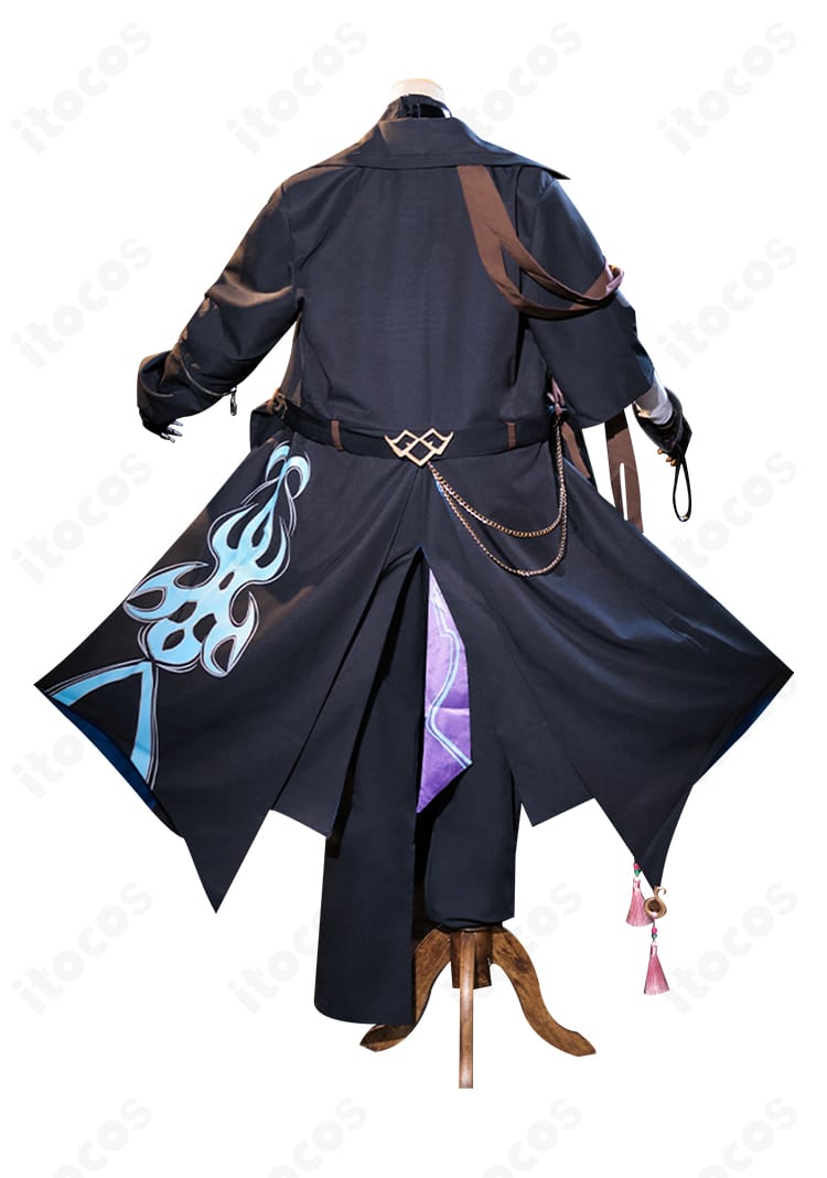 原神 魈コスプレ 背面装飾ディテール。刺繍と意匠パーツの質感を強調。