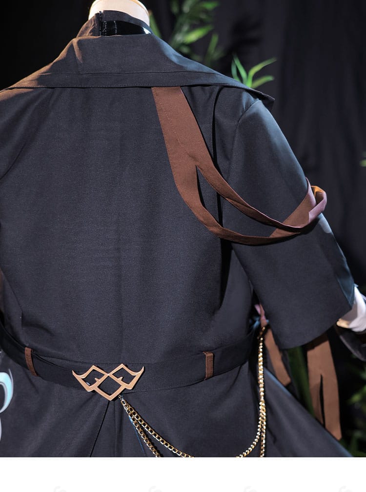 原神 魈コスプレ 上衣背面ディテール。シルエットと切り替え線がわかる画像。