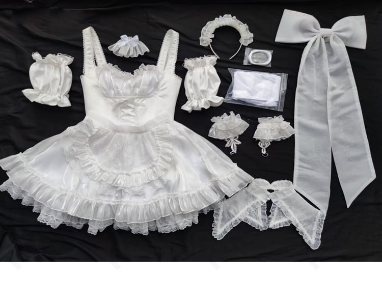 Fate/Grand Order レディ・アヴァロン衣装のセット内容一式。ワンピース、つけ襟、手首飾り、髪飾り、腰蝶結び、靴下などを並べた構成。