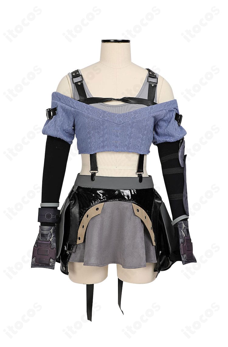 ファイナルファンタジーVII エバークライシス ティファ・ロックハート メタルフット衣装の正面全身。タンクトップとスカート、サスペンダーの高再現コーデ。