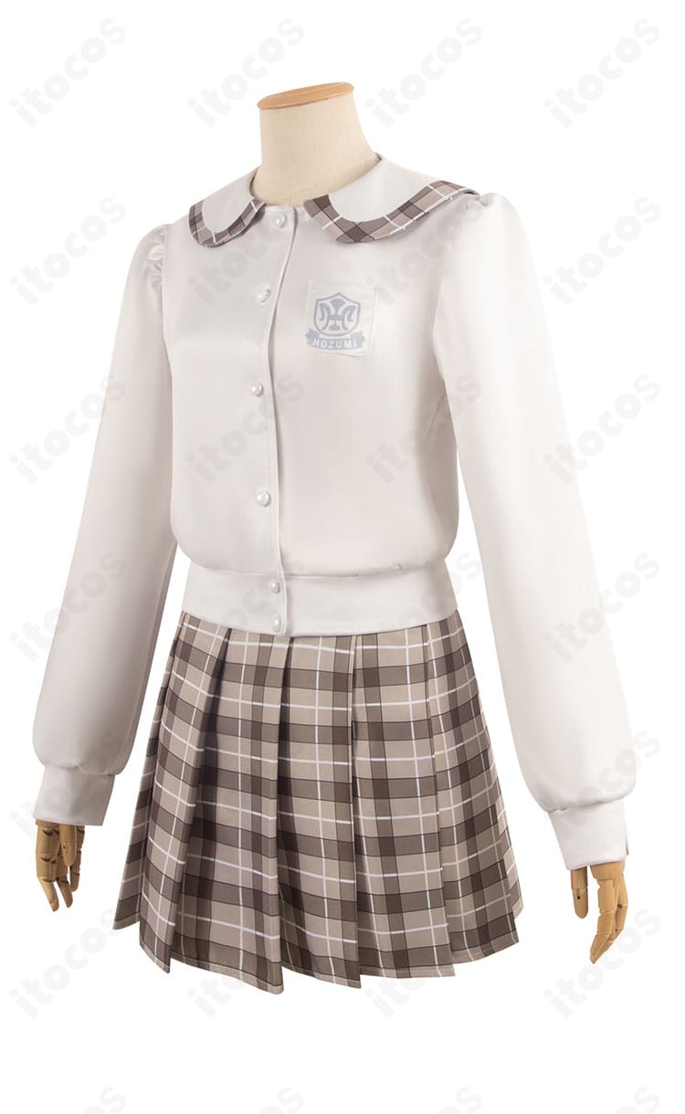 春日野穹 学園制服コスプレの左側面。トップスとスカートの比率が分かるバランス重視のサイドショット。