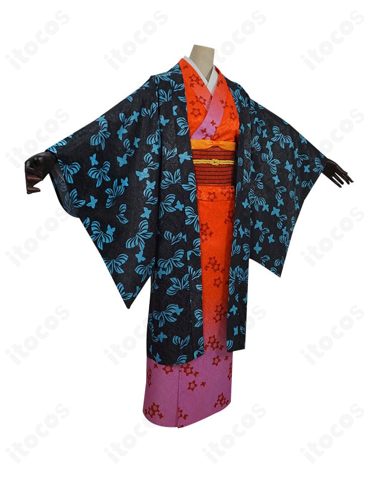 産屋敷あまね コスプレ衣装 サイドビュー。帯と腰封の収まり、横から見た和装のラインと落ち感が分かる写真