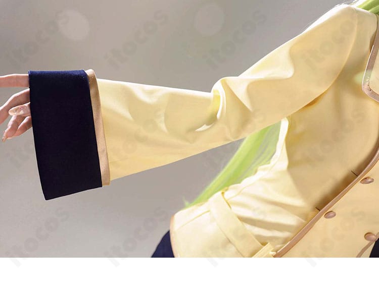 袖口の装飾ディテール。配色ラインとカフの形状を忠実に再現。