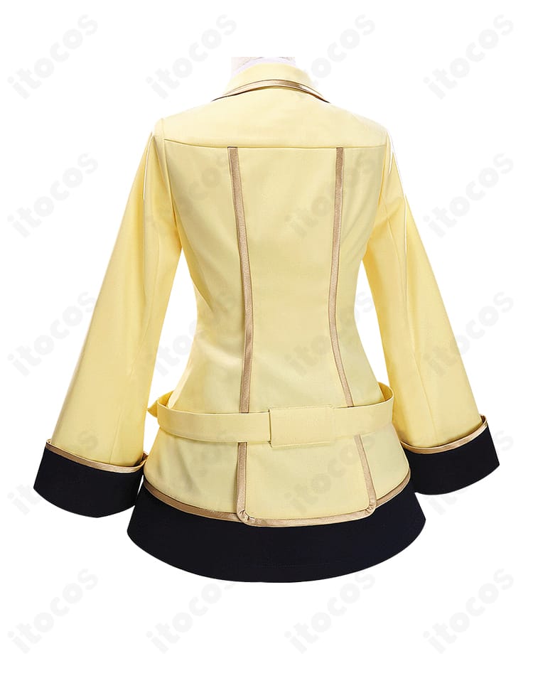 カレン・シュタットフェルト 学園制服コスの背面。背面のパネル切り替えと裾ラインのディテールを再現。