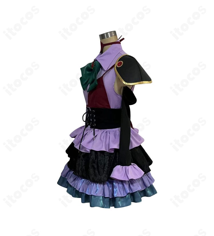 小鳥遊六花 学園祭コスプレ衣装の左側面。シンプルで美しいシルエットを強調した画像