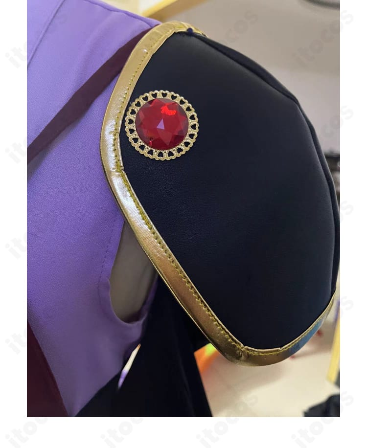 小鳥遊六花 学園祭コスプレ衣装の肩装飾ディテール。精密なステッチと意匠が伝わる画像