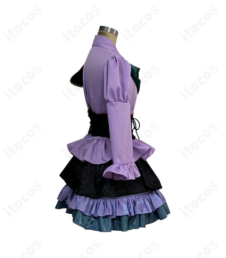 小鳥遊六花 学園祭コスプレ衣装の右側面。立体的なラインと袖周りの仕立てが確認できる画像