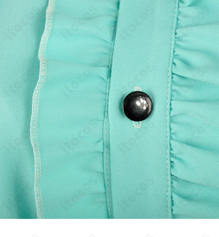 神崎ひでり メイド服の門襟ボタン詳細。質感のあるボタンで前合わせの印象を引き締めるデザイン。