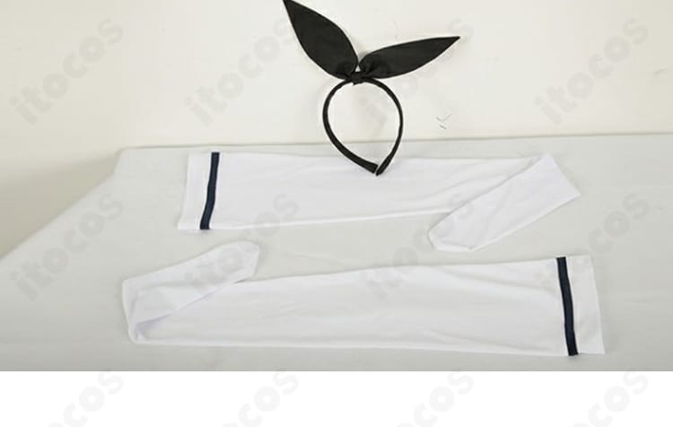 神崎ひでり メイド服のカチューシャと靴下（レッグウォーマー相当）詳細。セット内容の小物がコーデを完成。