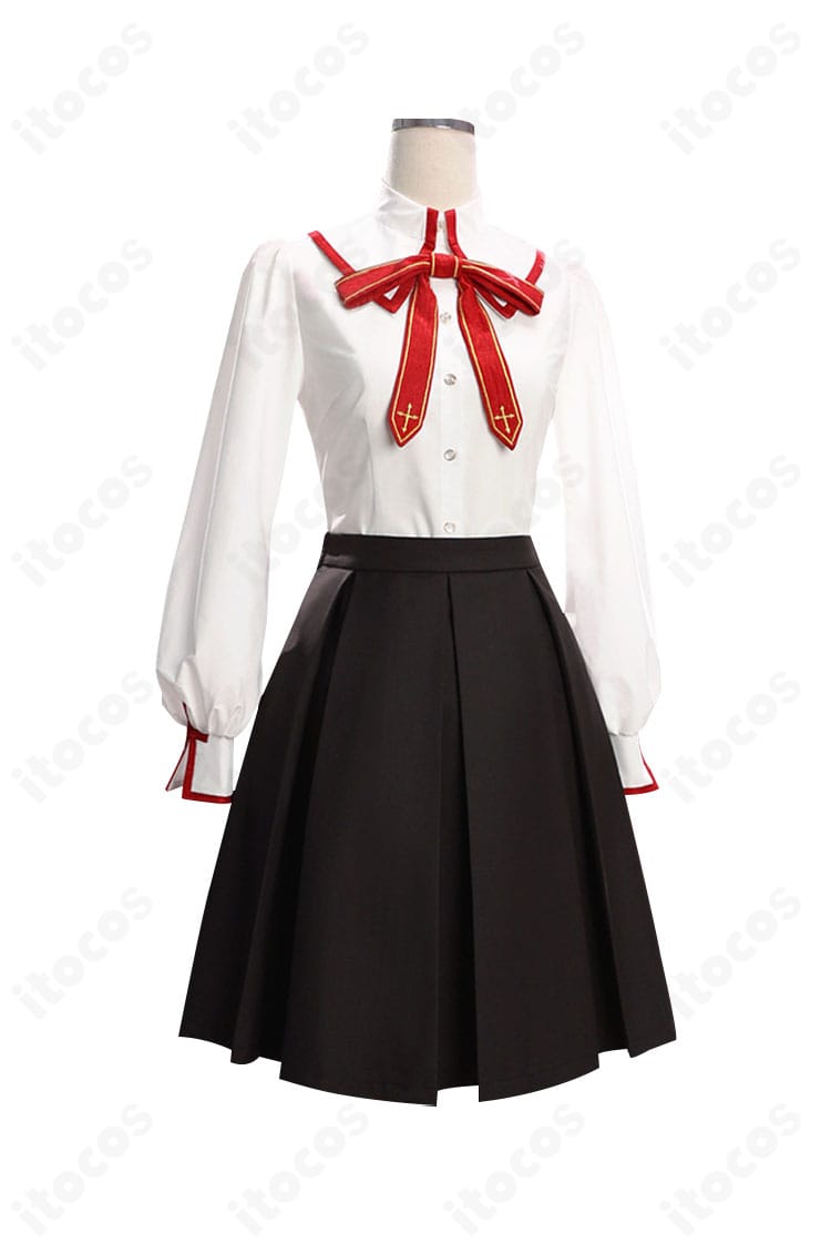 セット同梱の白シャツ正面ディテール。襟元の形と前ボタン配置が確認できる。