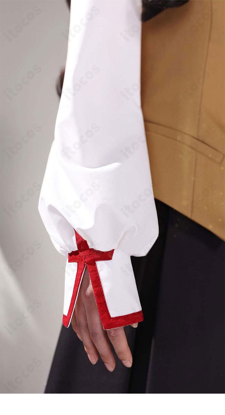 袖口の縫製ディテール。ステッチの整いと生地端の処理が見える。