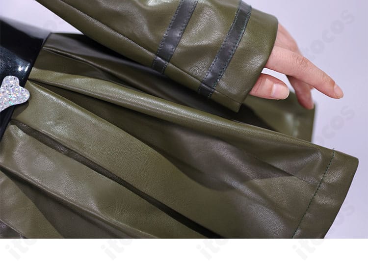 袖口とスカート裾の装飾細部。ライン取りと意匠で撮影時の画面映えを高めます。