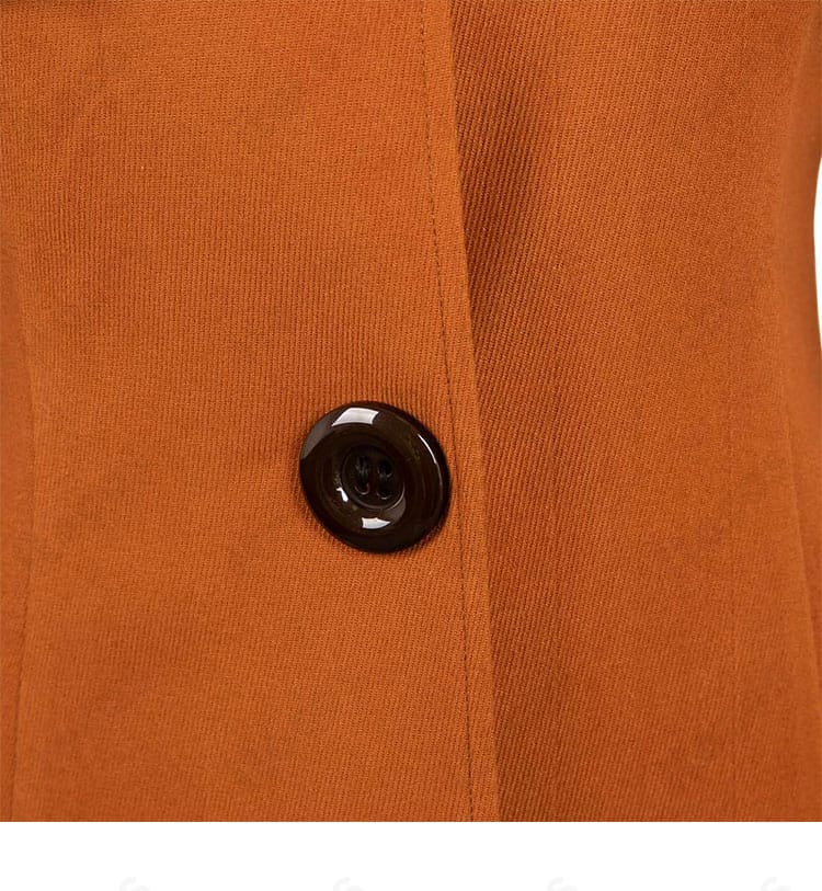 プリンセスピーチ コスプレのボタン・留め具ディテール。質感と配置が分かる近影