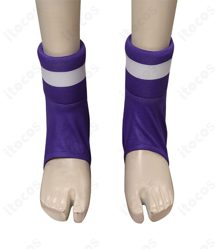 ストリートファイター6 マノン コスプレ衣装 ソックスと脚元アクセのクローズアップ。足元のバランスと質感を表現。