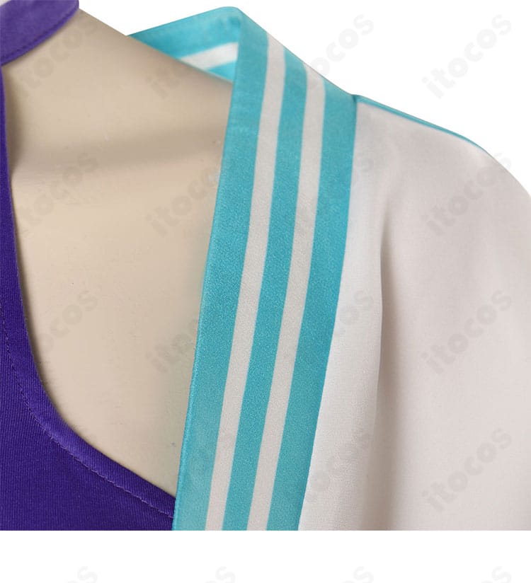 ストリートファイター6 マノン コスプレ衣装 肩と衣襟の装飾アップ。ショルダーの意匠とコート縁取りの再現度を強調。