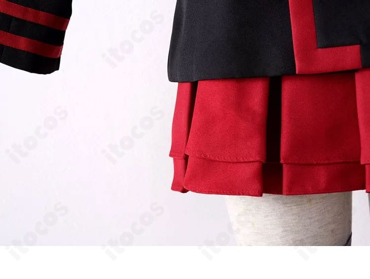 スカート裾の装飾ディテール。縁取りの意匠が撮影映えする仕上がりを示す画像。