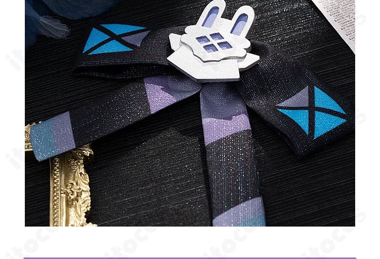 背部の大きな蝶結びアクセサリーの形状と質感が分かるディテール写真