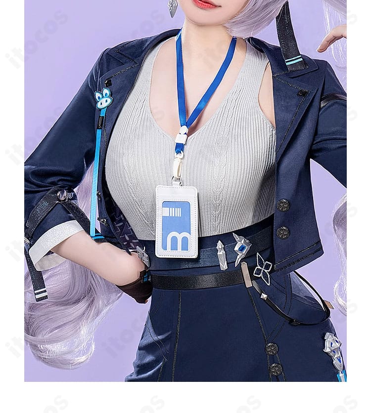 胸元の胸飾り・名札・縁取りなど精巧な装飾ディテールのクローズアップ