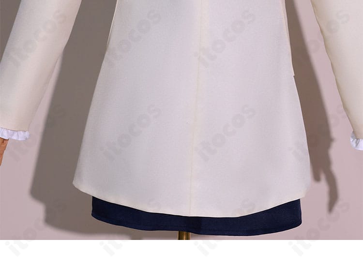 ヨル・フォージャー衣装の裾背面ディテール。後ろ姿のバランスと装飾配置が見える写真。