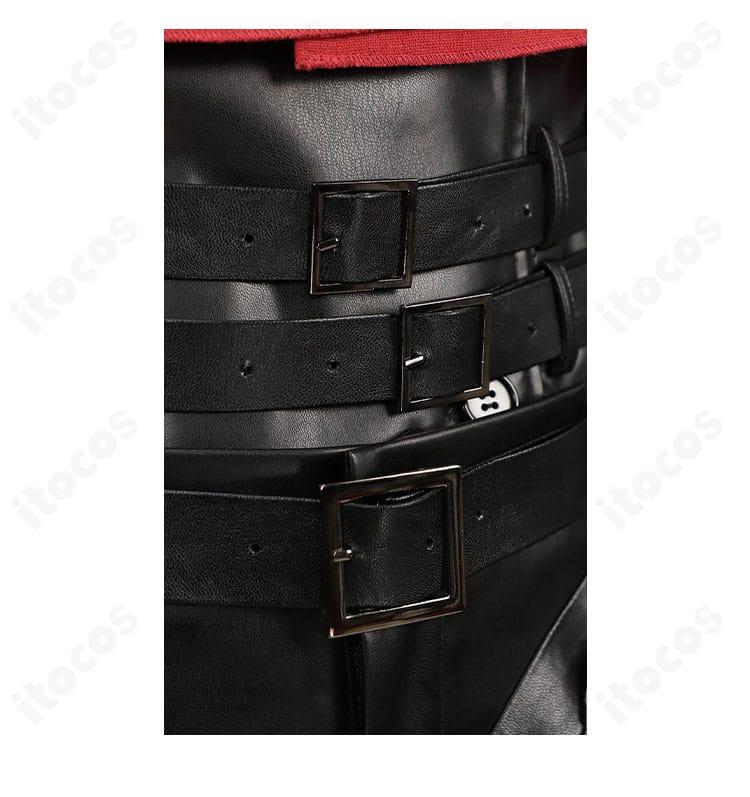 腰部ベルト装飾のクローズアップ。多層ベルトとバックルの立体感を強調。